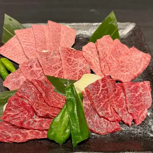 うしまつ特選盛り ４切れずつ