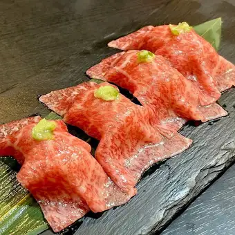 炙り肉寿司 1貫