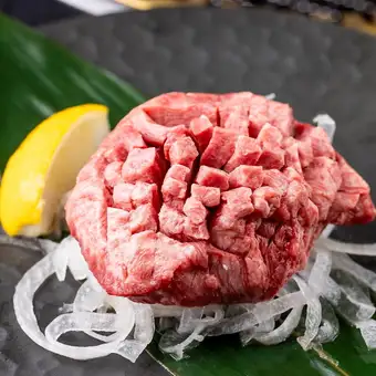 Extra-thick premium beef tongue (1 piece)