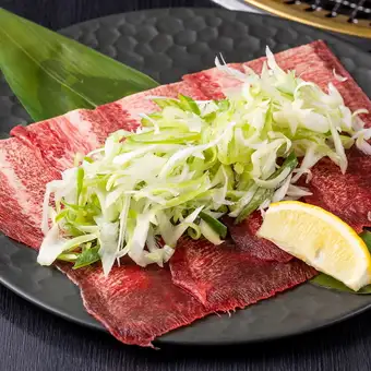 Thinly sliced premium beef tongue with green onions (3 slices)