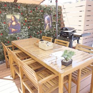 スポットクーラー&タープ付きで暑い日も雨の日も安心♪冬は暖房器具も完備で寒さ対策も万全です!