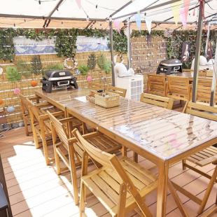 スポットクーラー&タープ付きで暑い日も雨の日も安心♪冬は暖房器具も完備で寒さ対策も万全です!