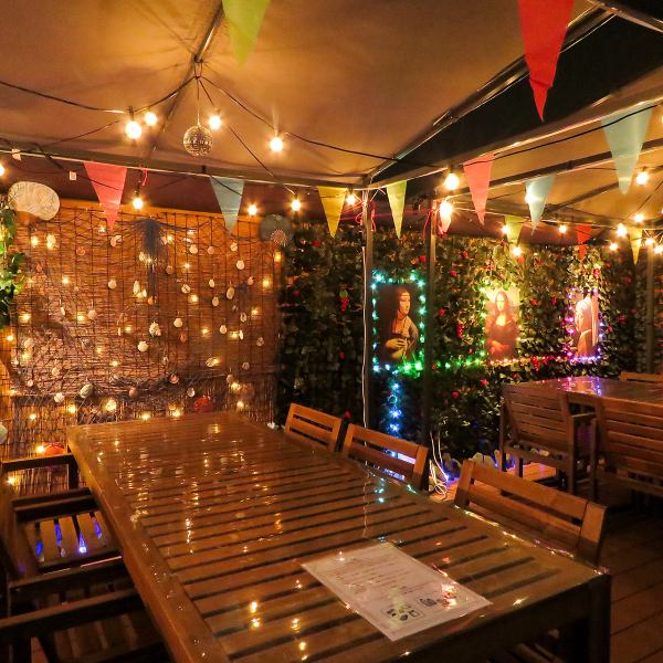 【暑い日も寒い日も、雨の日も安心♪】全席タープ(屋根)付きとなっておりますので、雨の日も日差しが強い日も安心してご利用いただけます。また、冷暖房も完備している為、暑い日も寒い日も快適にご利用いただけます。<鍋 貸切 宴会 テラス 屋上 忘年会 新年会 歓迎会 送別会 昼飲み 昼宴会>