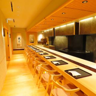 【全11席】地下鉄桜通線高岳駅からほど近い当店。種類豊富なドリンクとコース料理をご堪能いただけます。ゆったりと食後の余韻に浸りましょう。お待ちしております。