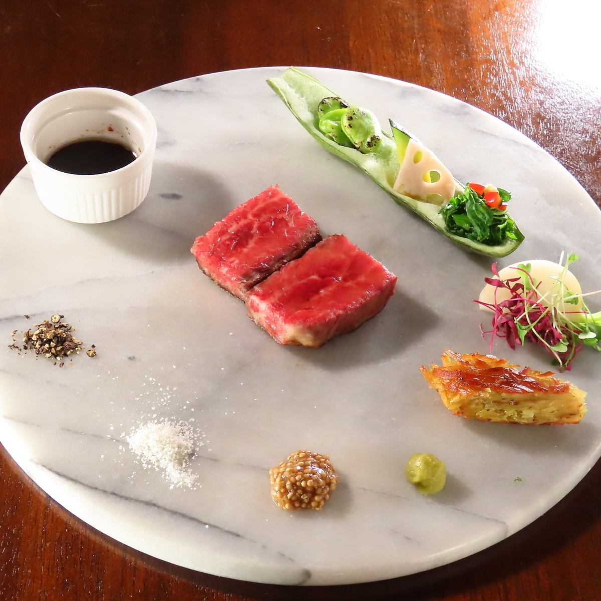 隠れ家レストランで特別なひとときをお過ごしください