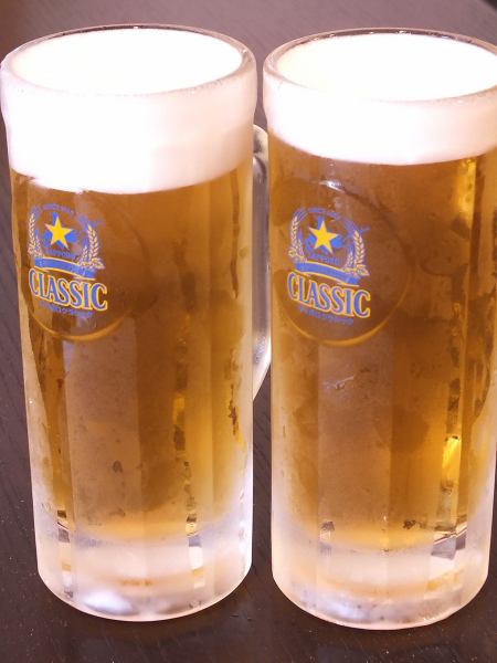 【飲み放題はございませんが、個室席中心に寛ぎの空間♪】乾杯に、キンキンに冷えたビールはいかがですか？