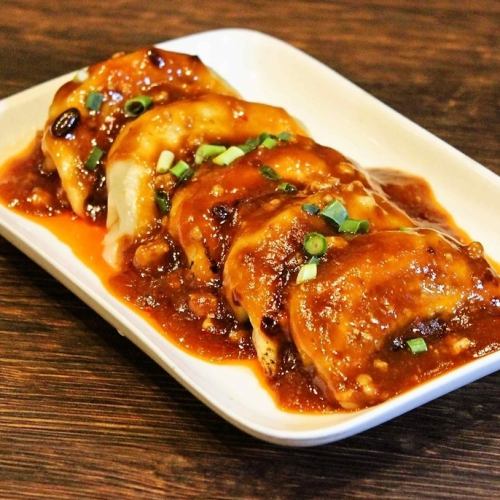 オーダー式で、焼きたて！餃子食べ放題＆飲み放題！