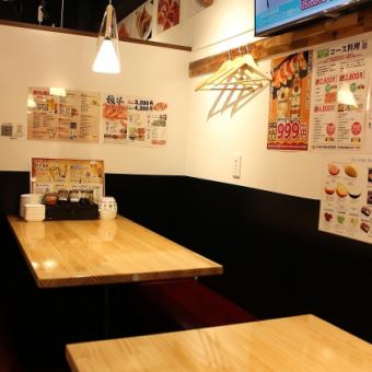 仕切りで囲われた最大で12名様ほどまで収容可能な個室席。個室をご希望のお客様はお気軽にお電話にてお問合せ下さい。