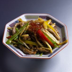 青椒肉絲（チンジャオロース）