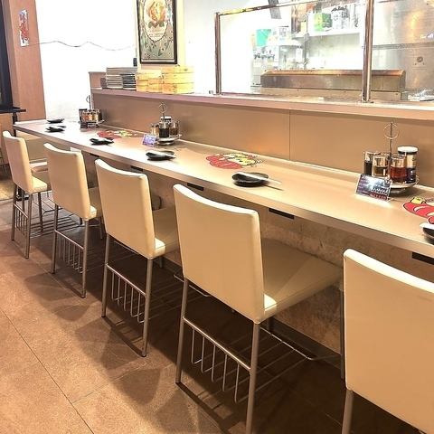 ゆったり座れるカウンター席はデートにオススメ♪柏駅から5分★