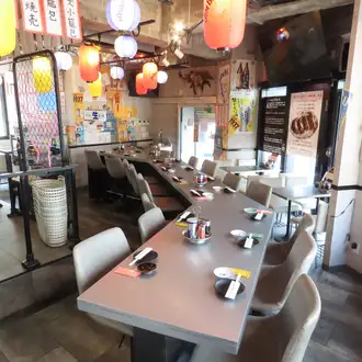 ゆっくりご飯が食べたい!広いテーブルのお席もご用意ございます♪店舗の貸切も承っており、大人数での各種ご宴会やパーティーに最適です◎貸切は立食のみのご案内となり、20名様からご利用いただけます!周りを気にせず、皆様でワイワイと盛り上がるプライベートなご宴会を存分にお楽しみくださいませ♪