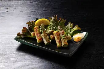 Asparagus wrapped in meat (2 pieces)