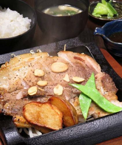 [Repeat after repeat] Made with Awaji mochi pork! Pork steak set meal