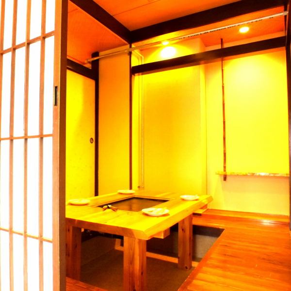 Private room with 6 seats × 2 and 8 seats available ☆ You can enjoy Okonomiyaki · Monja slowly even with children