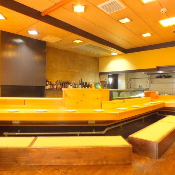 All the seats are digging all the way, and Zashiki.There are plenty of space at the counter seat, so you can enjoy okonomiyaki and monju ♪ In addition to teppanyaki you can also use it in the space where you can enjoy a dish and a drink in one person alone
