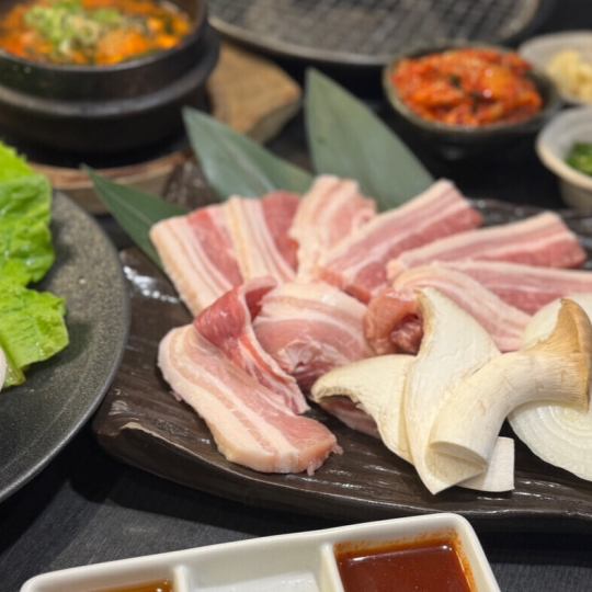 【極厚豚のサムギョプサル食べ放題★2 品付き】  2時間3480円→2980円（税込）
