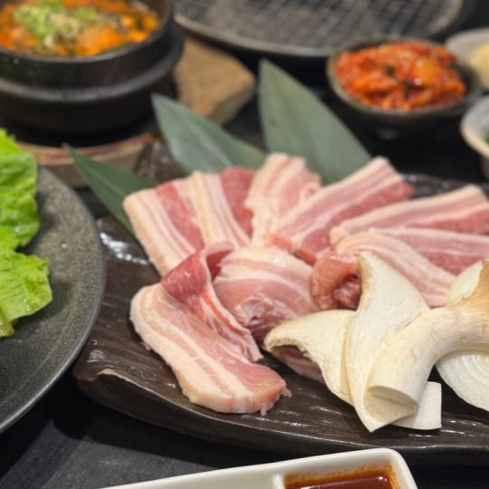 【極厚豚のサムギョプサル食べ放題★2品付き】ビール付き飲み放題　4980円→4000円（税込）