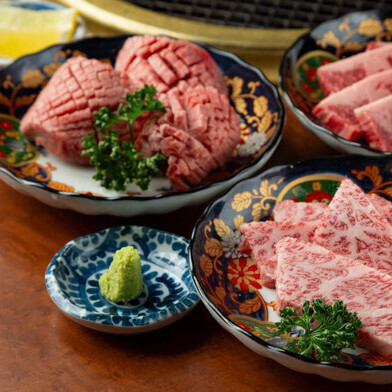 厚切りタン付き！【和牛最強コスパの進化版】土日、祝2時間食べ飲み放題7480円⇒6900円(税込）