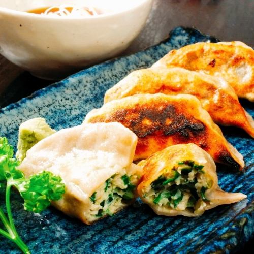 酒肴一品※写真は自家製そば餃子です