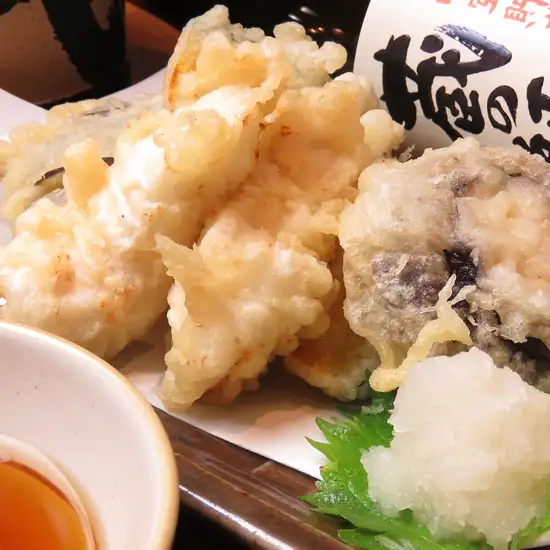 飲み放題やモツ刺し付き！旬野菜の天ぷら食べ放題コース有◎