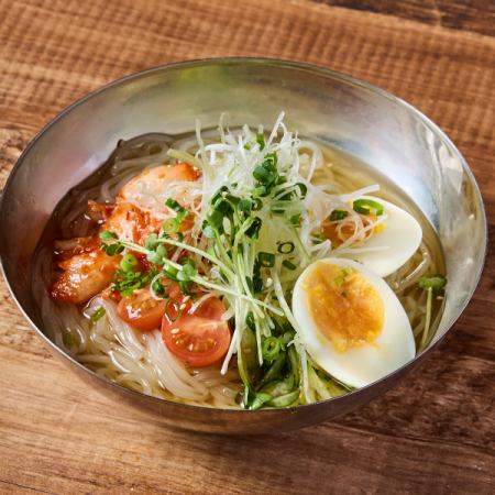 本格　焼肉屋の盛岡冷麺