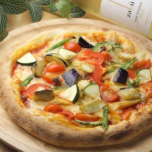 Pizza Ortolana (variety of vegetables, anchovies)