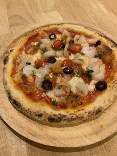 Gamberi Pizza (shrimp, cherry tomatoes, olives)