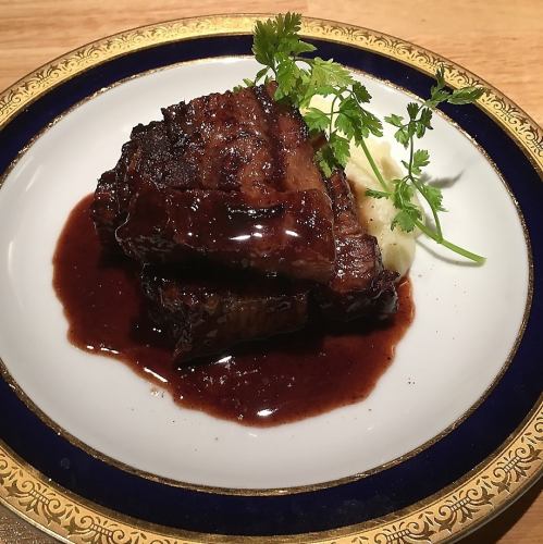 Tachikawa-produced soft pork belly stewed in red wine