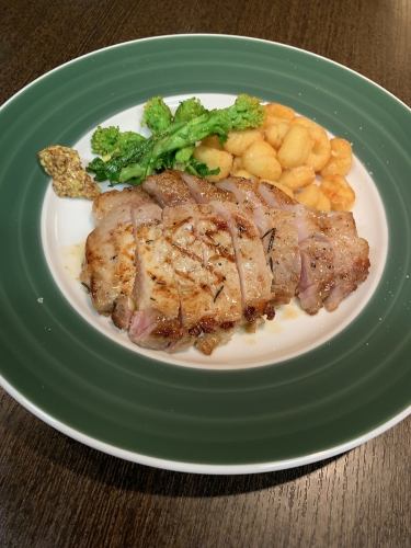 Grilled Tachikawa-produced Yawaraton pork loin