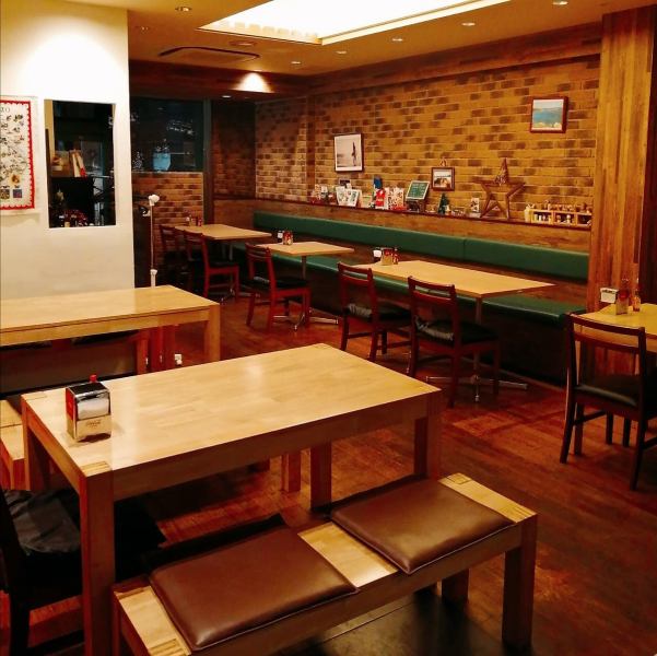 [Recommended for company banquets, welcome and farewell parties, and reunions] The spacious table seats are the main, so you can relax even when you have course meals and alcohol. is 3,500 yen including all-you-can-drink for 2 hours. Although it is a roadside store, it is difficult to see from the outside, so please enjoy it without worrying about the surroundings.
