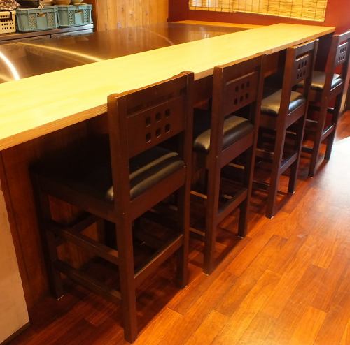 [Counter] There are 4 counter seats that can be used by one person.It is a seat that is easy to drop in when you want to drink a little after work.