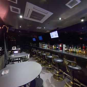 貸切宴会にも対応可能で、気兼ねなく楽しめる空間になっています☆カラオケ設備も完備しており、歌いながらお酒を楽しむ特別なひとときを演出します。8名様から承らせていただきます。ぜひお問い合わせください★