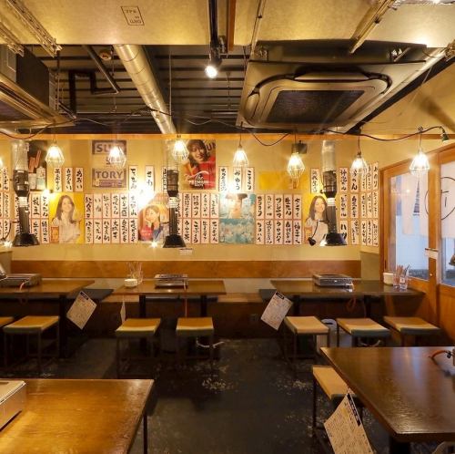 広々店内!少人数から大人数での宴会も可能です!6名様までの完全個室も完備!!足を伸ばしてゆっくり寛げるこあがり座敷もご用意!!最大50名様までご利用出来ますので、会社の部署宴会や同窓会、友人との集まり、肉女子会など様々なシーンでご利用頂けます。店内全面禁煙(店外・屋外に喫煙スペースあり)