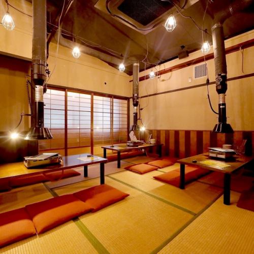 会社の宴会など、大人数宴会にぴったり!店内まるごと貸切は最大50名様まで入ることが出来ます! 温かい雰囲気のフジ山で絆を深めましょう♪その他ご要望などもお気軽にご相談ください!店内全面禁煙(店外・屋外に喫煙スペースあり)平日は幹事様1名無料や飲み放題延長などお得な特典もご用意★