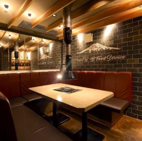 当店自慢の扉付きVIP個室!4名様から6名様まで、優雅な一時を楽しめる隠れ家的個室です。様々なシーンでご利用できます!1室限定の個室は早めのご予約がオススメです!※別途テーブルチャージが1室3,000円かかります。店内全面禁煙(店外・屋外に喫煙スペースあり)