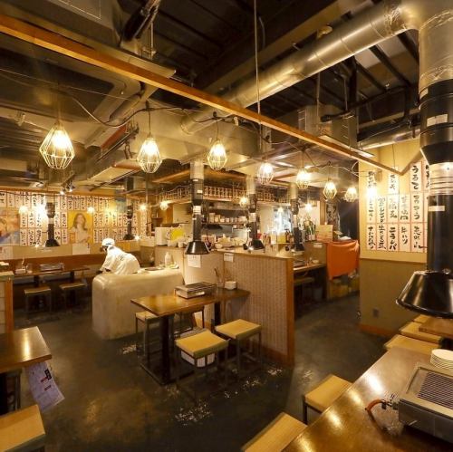 広々とした開放的な店内