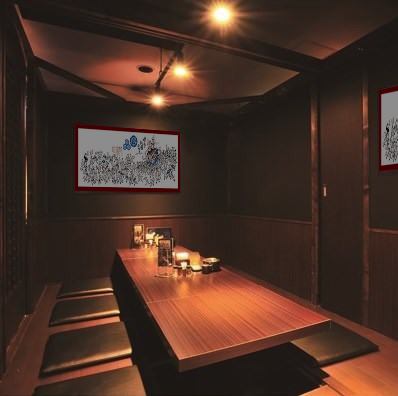 [Private room for 2 people ~] We have prepared a room that can be used for casual drinking parties on the way home from work or for special meals such as anniversaries, such as a private room for 8 people.