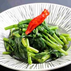 Stir-fried water spinach with flying fish stock