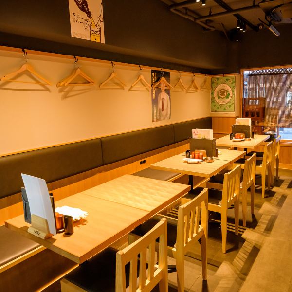 広々とした落ち着いた店内で旨いもつをはじめとした絶品料理をお楽しみください。気軽に寄れて、肩肘はらずに過ごせ、帰る時には一日の疲れが癒されているようなお店を目指しております。お仕事帰りやデートなどのご利用をお待ちしております。
