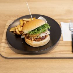 KonoMachi プルドバーガー(ポテト、ドリンク付き)