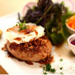 KonoMachi ハンバーグプレート(ご飯、サラダ、デリ、スープ、ドリンク付き)