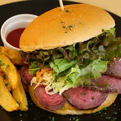 国産牛ローストビーフバーガー(ポテト、ドリンク付き)
