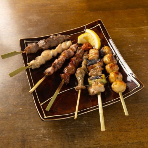 焼き鳥串盛り合わせ
