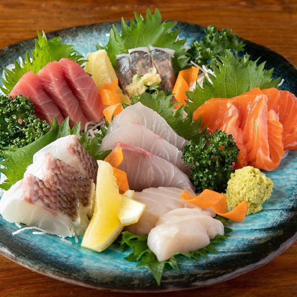 【鮮度抜群！ちょい飲みにもおススメ】本日の鮮魚入り刺身　5種盛り