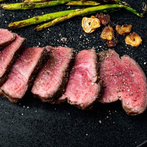 Exquisite steak carefully grilled from high-quality meat♪