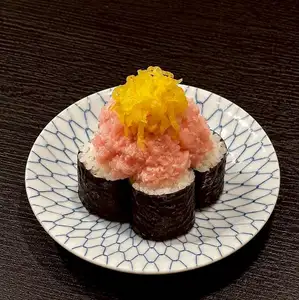 鮪魚腩捲(肥鮪魚醃蘿蔔捲)