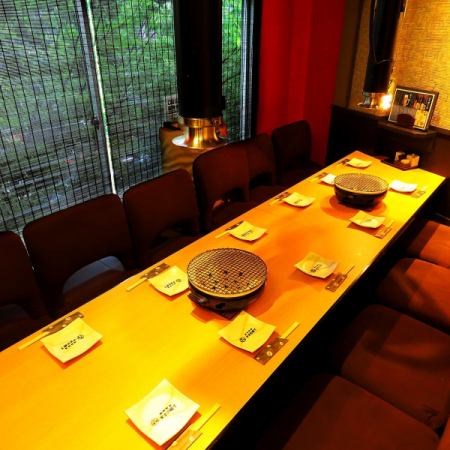 <3F: Horigotatsu> The sunken kotatsu seats by the window are ideal for banquets! Up to 11 people can be accommodated!