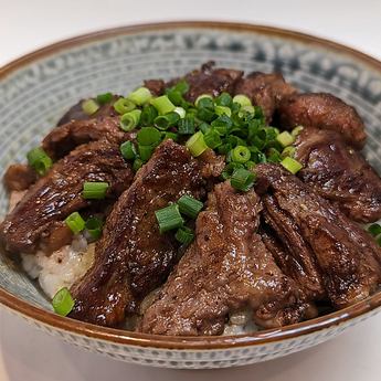 【いなここのご飯】ハラミ丼/おにぎり梅茶漬け