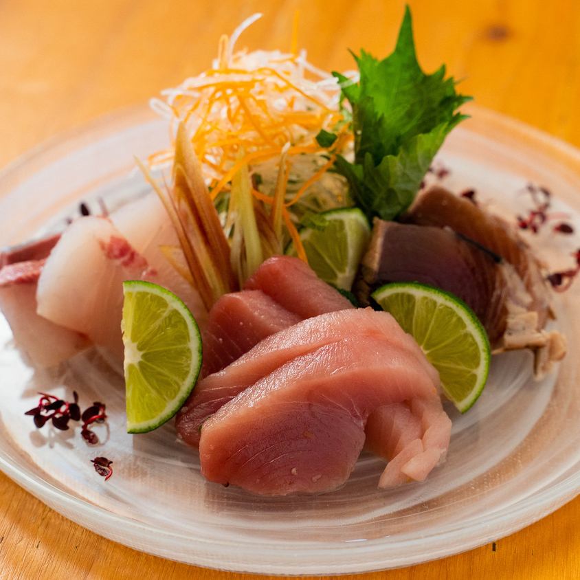 新鮮旬魚に舌鼓♪迷ったら本日の3点盛!抜群の雰囲気で味わって