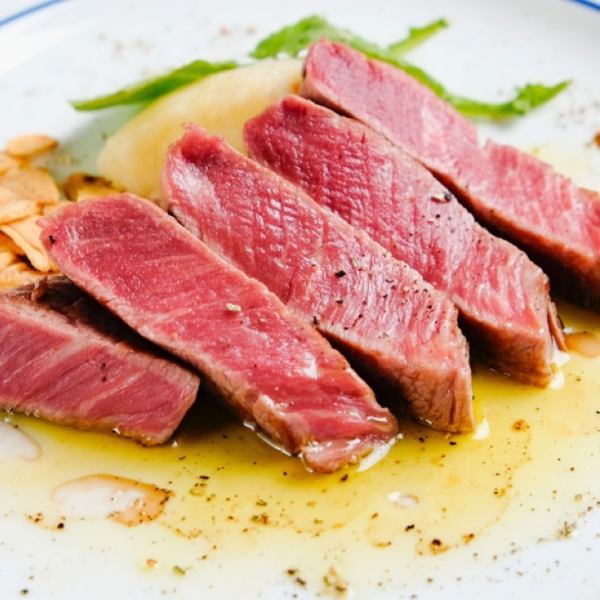 희소 가치가 높은 '숙성 짧은 뿔 소」를 사용한 요리가 자랑입니다! 고기의 맛을 마음껏 즐길 수 있습니다.